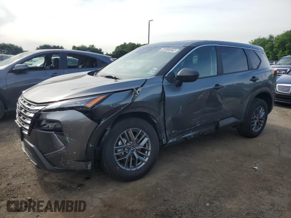 2024 Nissan Rogue S z VIN 5N1BT3AB6RC759034, wystawiony jako Copart lot #58512325 z przebiegiem 13 469 mil mil oraz Czysty tytuł • Clean title. Historia ofert i sprzedaży dostępna na DreamBid. Obrazek 1.