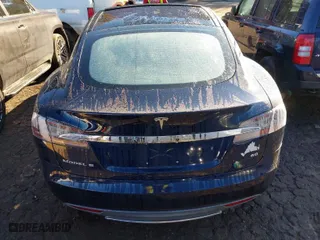 2014 Tesla Model S 60 kWh Battery with VIN 5YJSA1S11EFP32325, listed as a IAAI auction lot 40823219 with 47,911 mi miles. Bid and sale history available at carsss.com. Image 15.
