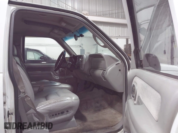 1999 Chevrolet Tahoe Z71 z VIN 1GNEK13R0XJ364222, wystawiony jako IAAI lot #41988710 z przebiegiem 204 577 mil mil oraz . Historia ofert i sprzedaży dostępna na DreamBid. Obrazek 5.