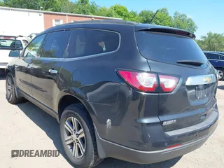 2015 Chevrolet Traverse LT z VIN 1GNKRGKD1FJ229238, wystawiony jako IAAI lot #42543288 z przebiegiem 285 667 mil mil oraz . Historia ofert i sprzedaży dostępna na DreamBid. Obrazek 3.