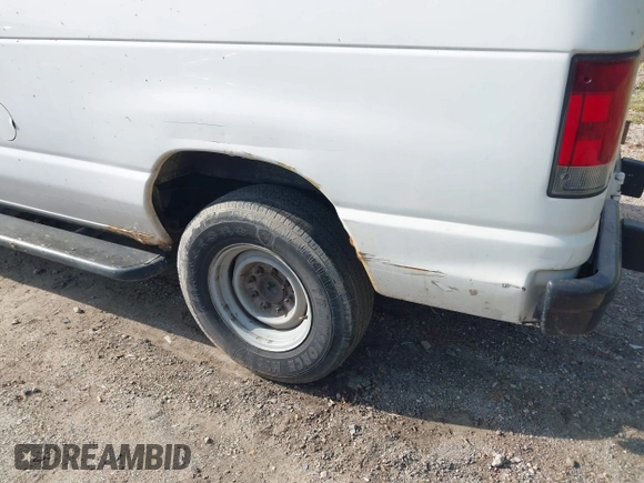 2009 Ford Econoline Cargo with VIN 1FTNE24W89DA31505, listed as a IAAI auction lot 42066233 with 267,327 mi miles. Bid and sale history available at carsss.com. Image 15.