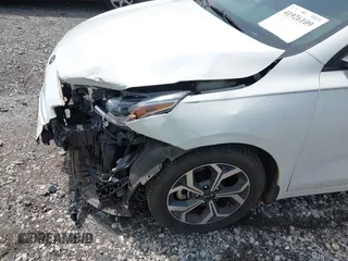 2021 Kia Forte FE z VIN 3KPF24AD5ME335331, wystawiony jako IAAI lot #41926109 z przebiegiem 87 354 mil mil oraz . Historia ofert i sprzedaży dostępna na DreamBid. Obrazek 6.