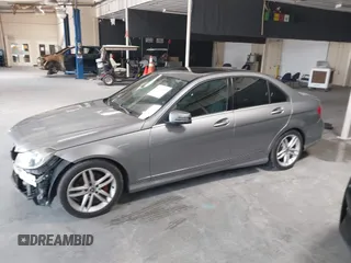 2012 Mercedes-Benz C 300 Sport z VIN WDDGF8BB2CR226900, wystawiony jako IAAI lot #42281921 z przebiegiem 186 173 mil mil oraz . Historia ofert i sprzedaży dostępna na DreamBid. Obrazek 15.