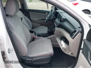 2020 Hyundai Tucson SE z VIN KM8J23A4XLU118308, wystawiony jako IAAI lot #42124044 z przebiegiem 52 416 mil mil oraz . Historia ofert i sprzedaży dostępna na DreamBid. Obrazek 5.