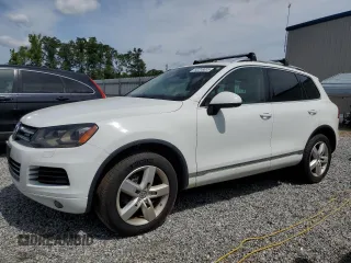 2013 Volkswagen Touareg z VIN WVGEG9BP7DD001849, wystawiony jako Copart lot #60208005 z przebiegiem 120 741 mil mil oraz Czysty tytuł • Clean title. Historia ofert i sprzedaży dostępna na DreamBid. Obrazek 1.