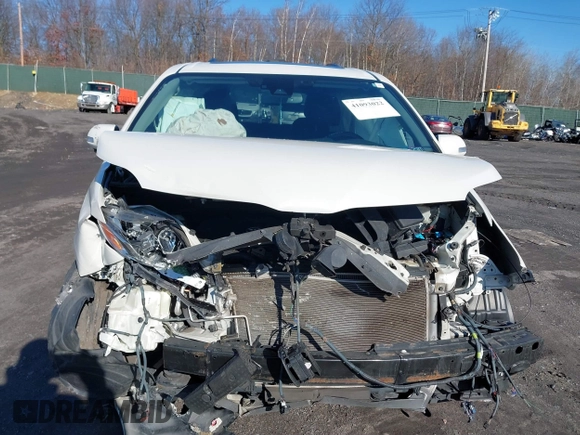 2019 Toyota Sienna XLE with VIN 5TDDZ3DC0KS220137, listed as a IAAI auction lot 41093022 with Not Provided miles and . Bid and sale history available at DreamBid. Image 12.