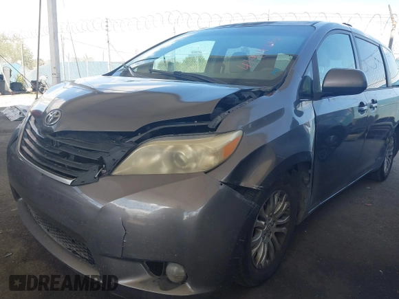 2011 Toyota Sienna XLE AAS with VIN 5TDYK3DC5BS146848, listed as a IAAI auction lot 41914140 with 259,862 mi miles. Bid and sale history available at carsss.com. Image 6.