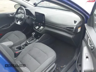 2020 Hyundai Ioniq SE z VIN KMHC75LC5LU234820, wystawiony jako IAAI lot #42238037 z przebiegiem 102 437 mil mil oraz . Historia ofert i sprzedaży dostępna na DreamBid. Obrazek 5.