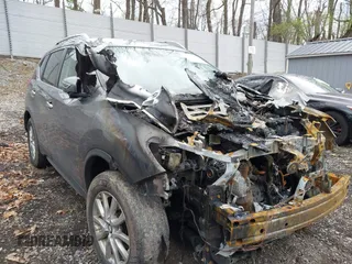 2017 Nissan Rogue SV with VIN KNMAT2MV4HP583060, listed as a IAAI auction lot 42093224 with Not Provided miles and . Bid and sale history available at carsss.com. Image 17.