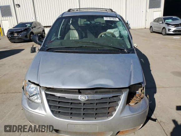2006 Chrysler Town & Country LWB Touring with VIN 2A4GP54L66R689045, listed as a Copart auction lot 77197064 with 301,778 mi miles and Salvage Title. Bid and sale history available at carsss.com. Image 5.