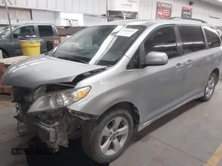 2020 Toyota Sienna LE Auto Access Seat with VIN 5TDKZ3DC2LS065051, listed as a IAAI auction lot 41836165 with 99,663 mi miles. Bid and sale history available at carsss.com. Image 18.