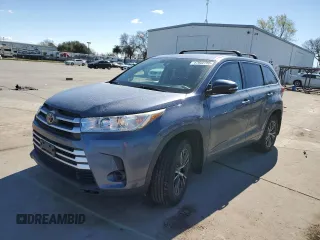 2017 Toyota Highlander LE with VIN 5TDBZRFH1HS437353, listed as a Copart auction lot 47602755 with 82,607 mi miles and Salvage title. Bid and sale history available at DreamBid. Image 1.