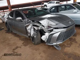 2025 Toyota Camry LE z VIN 4T1DAACK5SU541862, wystawiony jako IAAI lot #41783377 z przebiegiem 7 400 mil mil oraz . Historia ofert i sprzedaży dostępna na DreamBid. Obrazek 1.