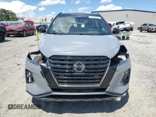 2021 Nissan Kicks SR z VIN 3N1CP5DV3ML466545, wystawiony jako Copart lot #61508705 z przebiegiem 47 446 mil mil oraz Szkoda całkowita • Salvage title. Historia ofert i sprzedaży dostępna na DreamBid. Obrazek 5.
