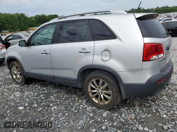2011 Kia Sorento EX z VIN 5XYKU4A22BG043319, wystawiony jako Copart lot #55879115 z przebiegiem Nie podano mil oraz Czysty tytuł • Clean title. Historia ofert i sprzedaży dostępna na DreamBid. Obrazek 2.