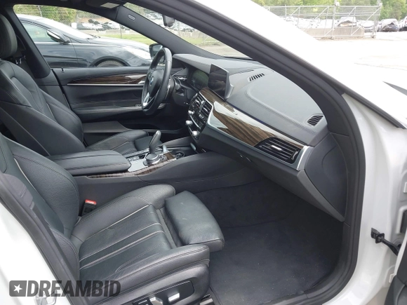 2019 BMW 6 Series 640i xDrive z VIN WBAJV6C56KBK09053, wystawiony jako IAAI lot #42108336 z przebiegiem 55 176 mil mil oraz . Historia ofert i sprzedaży dostępna na DreamBid. Obrazek 5.