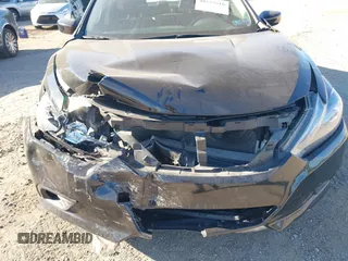 2018 Nissan Altima SR with VIN 1N4AL3AP8JC191729, listed as a IAAI auction lot 40555510 with 106,608 mi miles and . Bid and sale history available at carsss.com. Image 6.