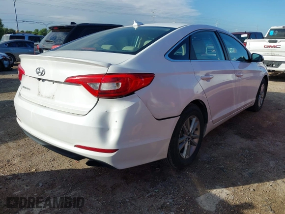 2015 Hyundai Sonata SE z VIN 5NPE24AF7FH020641, wystawiony jako IAAI lot #42368461 z przebiegiem 88 218 mil mil oraz . Historia ofert i sprzedaży dostępna na DreamBid. Obrazek 4.