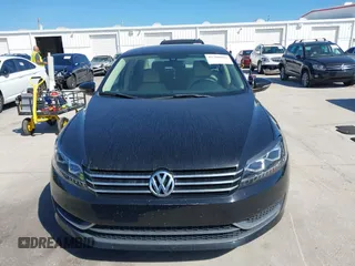 2012 Volkswagen Passat SE z VIN 1VWBH7A38CC063186, wystawiony jako IAAI lot #41700992 z przebiegiem 151 454 mil mil oraz . Historia ofert i sprzedaży dostępna na DreamBid. Obrazek 12.