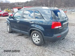 2013 Kia Sorento LX with VIN 5XYKT4A21DG333508, listed as a IAAI auction lot 41863120 with 110,219 mi miles. Bid and sale history available at carsss.com. Image 3.