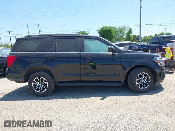 2024 Ford Expedition XLT with VIN 1FMJU1H8XREA41871, listed as a IAAI auction lot 42033644 with 44,450 mi miles. Bid and sale history available at carsss.com. Image 14.