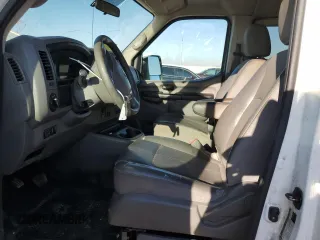 2016 Nissan NV S z VIN 5BZBF0AAXGN852562, wystawiony jako Copart lot #72260334 z przebiegiem 131 898 mil mil oraz Szkoda całkowita • Salvage title. Historia ofert i sprzedaży dostępna na DreamBid. Obrazek 7.