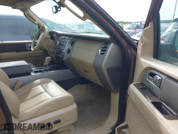 2011 Ford Expedition XLT z VIN 1FMJU1H57BEF12130, wystawiony jako IAAI lot #42352392 z przebiegiem 143 475 mil mil oraz . Historia ofert i sprzedaży dostępna na DreamBid. Obrazek 5.