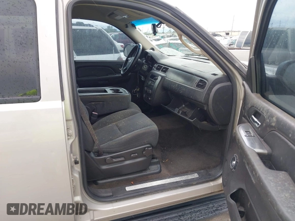 2007 Chevrolet Tahoe LT z VIN 1GNFC13017J400809, wystawiony jako IAAI lot #42689204 z przebiegiem 237 400 mil mil oraz . Historia ofert i sprzedaży dostępna na DreamBid. Obrazek 5.