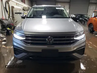 2024 Volkswagen Tiguan SE with VIN 3VVMB7AXXRM113563, listed as a Copart auction lot 44438595 with 819 mi miles and Salvage title. Bid and sale history available at DreamBid. Image 5.
