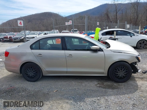 2014 Volkswagen Jetta Sedan SE w/Connectivity with VIN 3VWD07AJ9EM248024, listed as a IAAI auction lot 41621186 with 130,886 mi miles. Bid and sale history available at carsss.com. Image 13.