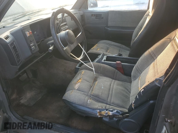 1988 Chevrolet Blazer z VIN 1GNCS18R7J8221699, wystawiony jako Copart lot #59299785 z przebiegiem 307 873 mil mil oraz Czysty tytuł • Clean title. Historia ofert i sprzedaży dostępna na DreamBid. Obrazek 7.