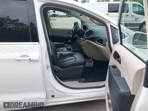 2022 Chrysler Pacifica Touring L with VIN 2C4RC1BG3NR149675, listed as a IAAI auction lot 42470593 with 59,956 mi miles and . Bid and sale history available at DreamBid. Image 5.