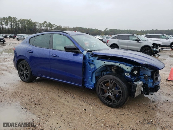 2021 Maserati Levante S with VIN ZN661YUA1MX363105, listed as a Copart auction lot 39611944 with 37,879 mi miles. Bid and sale history available at carsss.com. Image 4.
