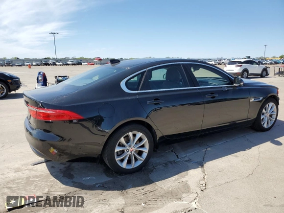 2017 Jaguar XF 20d Premium with VIN SAJBD4BNXHCY43163, listed as a Copart auction lot 39638624 with 30,436 mi miles. Bid and sale history available at carsss.com. Image 3.
