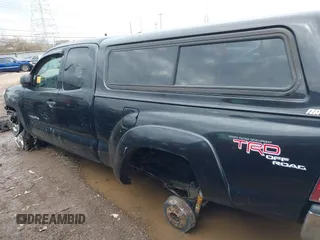 2010 Toyota Tacoma z VIN 5TEUU4EN7AZ747162, wystawiony jako IAAI lot #41899480 z przebiegiem Nie podano mil oraz . Historia ofert i sprzedaży dostępna na DreamBid. Obrazek 13.