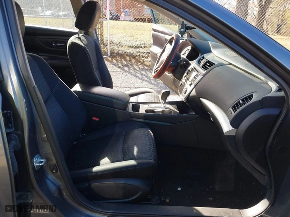 2016 Nissan Altima 2.5 SR with VIN 1N4AL3AP1GN387220, listed as a IAAI auction lot 41555867 with 196,997 mi miles. Bid and sale history available at carsss.com. Image 5.