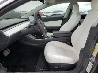 2018 Tesla Model 3 Long Range Battery z VIN 5YJ3E1EB2JF169809, wystawiony jako Copart lot #60623104 z przebiegiem 81 747 mil mil oraz Tytuł czysty. Historia ofert i sprzedaży dostępna na DreamBid. Obrazek 7.