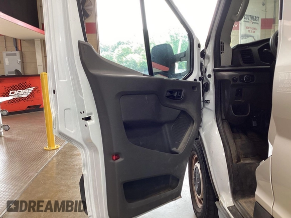 2022 Ford Transit Cargo с VIN 1FTBR1CG6NKA06474, выставлен на аукционе IAAI как лот 42521100 с пробегом 82 772 миль миль и . История ставок и продаж доступна на DreamBid. Изображение 19.