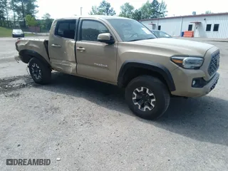 2020 Toyota Tacoma 4WD SR5 with VIN 3TMCZ5AN2LM356140, listed as a IAAI auction lot 41751425 with 80,671 mi miles. Bid and sale history available at carsss.com. Image 1.