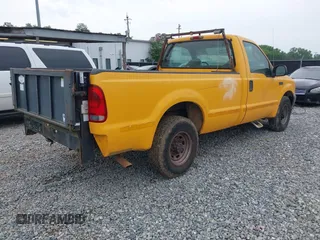 2004 Ford F-250 XL z VIN 1FTNF20L44EC05520, wystawiony jako IAAI lot #42353084 z przebiegiem 372 937 mil mil oraz . Historia ofert i sprzedaży dostępna na DreamBid. Obrazek 4.