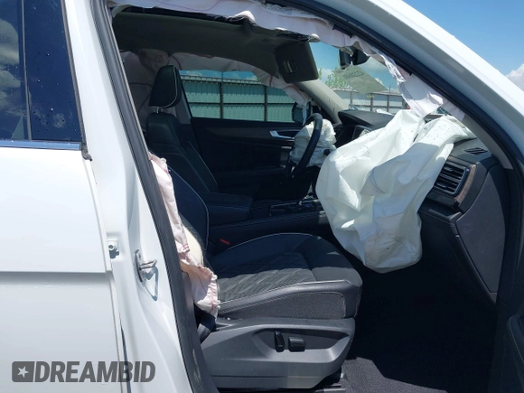 2024 Volkswagen Atlas SEL Premium R-Line with VIN 1V2FR2CAXRC582084, listed as a IAAI auction lot 42228600 with 20,389 mi miles and . Bid and sale history available at DreamBid. Image 5.