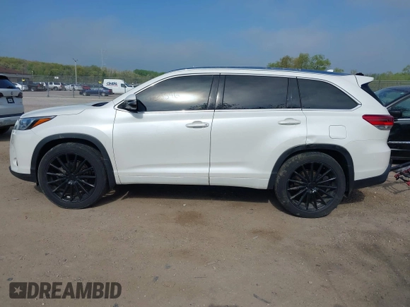 2018 Toyota Highlander Limited with VIN 5TDDZRFH1JS860254, listed as a IAAI auction lot 42263546 with 55,822 mi miles and . Bid and sale history available at DreamBid. Image 14.