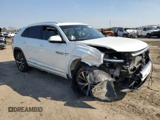 2024 Volkswagen Atlas SEL Premium R-Line with VIN 1V2FE2CA7RC219611, listed as a Copart auction lot 46862235 with 17,570 mi miles and Salvage title. Bid and sale history available at DreamBid. Image 4.