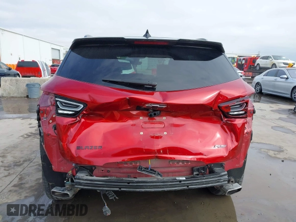 2024 Chevrolet Blazer RS z VIN 3GNKBERS5RS184241, wystawiony jako IAAI lot #41408120 z przebiegiem 11 857 mil mil oraz . Historia ofert i sprzedaży dostępna na DreamBid. Obrazek 17.