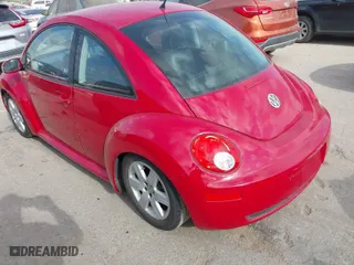 2007 Volkswagen New Beetle Coupe with VIN 3VWPW31CX7M516734, listed as a IAAI auction lot 42064352 with 69,898 mi miles. Bid and sale history available at carsss.com. Image 3.