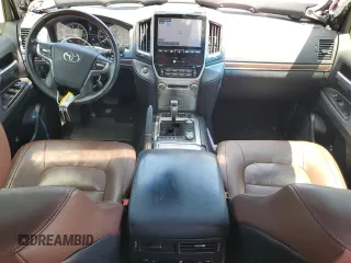 2018 Toyota Land Cruiser z VIN JTMCY7AJ1J4064600, wystawiony jako Copart lot #57844275 z przebiegiem 112 133 mil mil oraz Szkody całkowita. Historia ofert i sprzedaży dostępna na DreamBid. Obrazek 8.