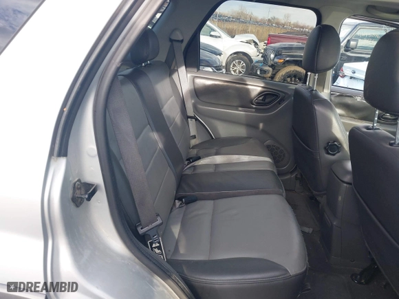 2003 Ford Escape XLT Popular 2 with VIN 1FMCU93153KA91250, listed as a IAAI auction lot 41700796 with 122,172 mi miles. Bid and sale history available at carsss.com. Image 8.