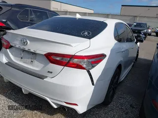 2020 Toyota Camry SE z VIN 4T1G11AK3LU312906, wystawiony jako IAAI lot #42370015 z przebiegiem 67 382 mil mil oraz . Historia ofert i sprzedaży dostępna na DreamBid. Obrazek 4.