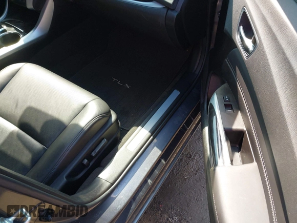 2020 Acura TLX w/Technology Pkg with VIN 19UUB1F52LA012185, listed as a IAAI auction lot 41942957 with 14,677 mi miles. Bid and sale history available at carsss.com. Image 5.