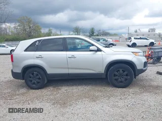 2013 Kia Sorento LX with VIN 5XYKTCA60DG372961, listed as a IAAI auction lot 42061693 with 181,034 mi miles. Bid and sale history available at carsss.com. Image 14.
